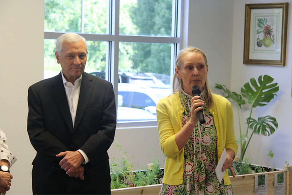 Mike Shmerling_Susannah Dwyer_Columbia Ribbon Cutting