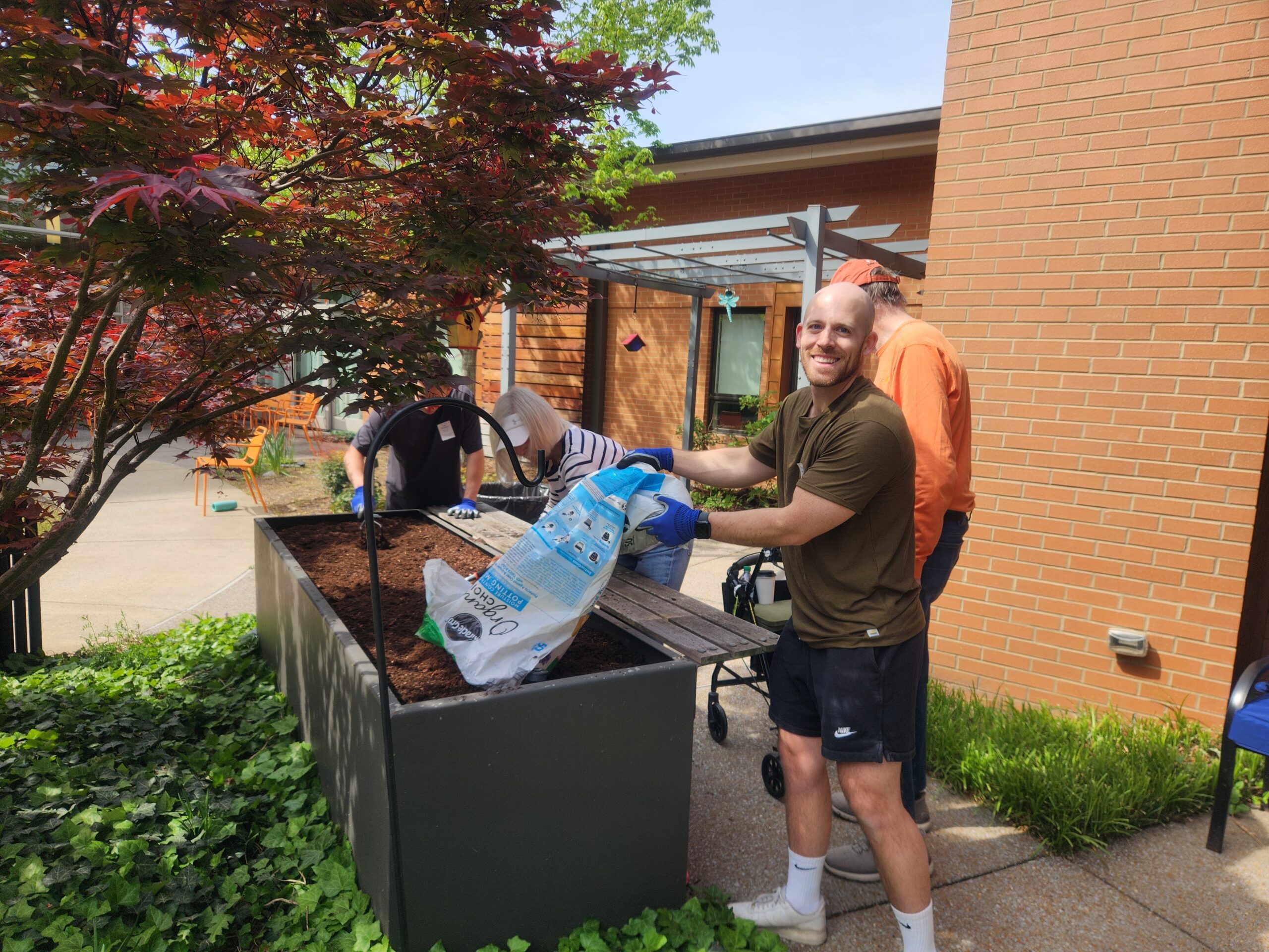 Volunteer Gardening Day 4.17 By Ks (6)